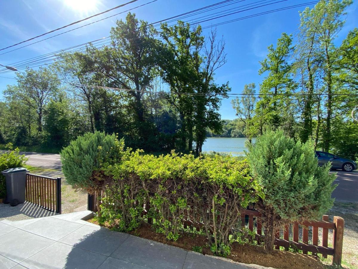 Maison Bord De Lac De Charmes Bannes  Exteriér fotografie
